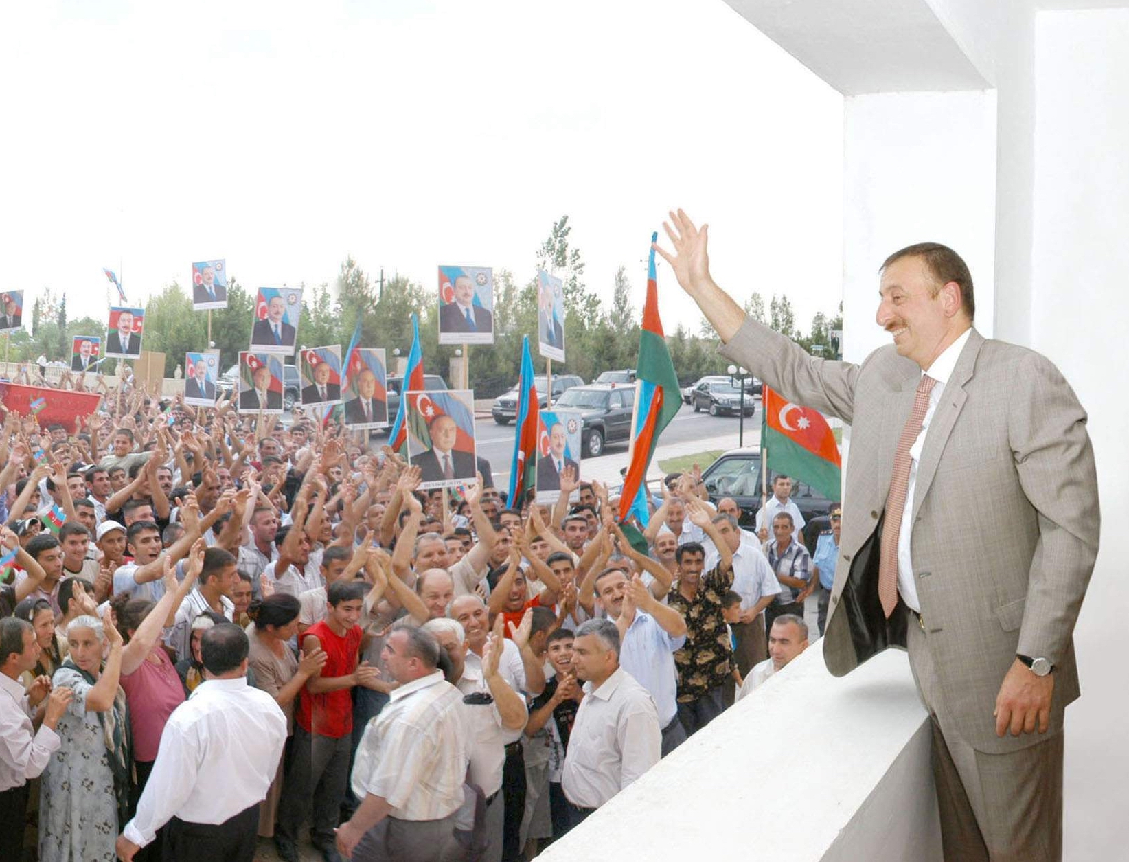 Azərbaycan seçicisi İlham Əliyevə alternativ görmür!