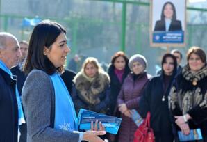 YAP-ın deputatlığa namizədi Aytən Hüseynova Səbail rayonunun Badamdar qəsəbəsi sakinləri ilə görüşdü