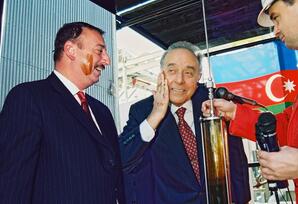 Heydər Əliyev xilaskarlıq missiyası ilə Azərbaycanın müstəqilliyini qorudu