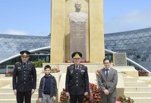 Ailə üzvləri Həzi Aslanovun xatirəsini anıblar FOTOLAR 