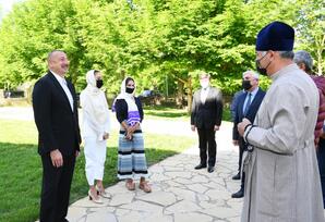 Prezident Nic qəsəbəsindəki Müqəddəs Məryəm Ana Alban kilsəsində olub - FOTOLAR