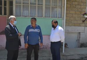YAP Şəmkir rayon təşkilatının fəalları şəhid ailələrini ziyarət ediblər - FOTOLAR