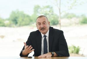 Prezident Ağdamda ictimaiyyət nümayəndələri ilə görüşüb - FOTOLAR