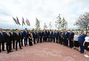 Prezident Ağdamda ictimaiyyət nümayəndələri ilə görüşüb - FOTOLAR