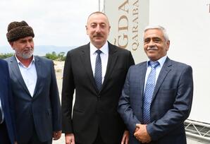 Prezident Ağdamda ictimaiyyət nümayəndələri ilə görüşüb - FOTOLAR