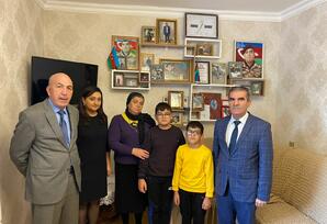 YAP Səbail rayon təşkilatı şəhidlərin məzarını və ailələrini ziyarət edib