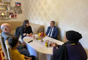 YAP Səbail rayon təşkilatı şəhidlərin məzarını və ailələrini ziyarət edib