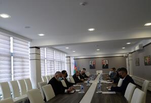 Tahir Budaqov Sara Maykl ilə görüşüb