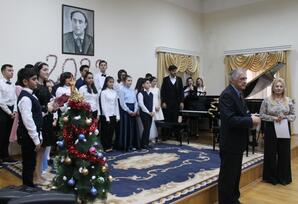 35 saylı Musiqi Məktəbində Həmrəylik gününə həsr olunmuş konsert keçirilib  - FOTOLAR