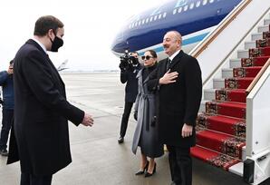 Prezident İlham Əliyev Rusiyaya rəsmi səfər edib