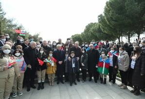 Qarabağdan aparılan su ilə Çanaqqala şəhidlərinin məzarları suvarılıb - FOTOLAR