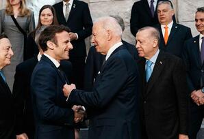 NATO ölkələri liderlərinin fövqəladə iclası başlayıb - FOTOLAR