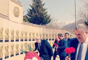 Oğuz rayonunda şəhidlər xiyabanı ziyarət edilib FOTOLAR