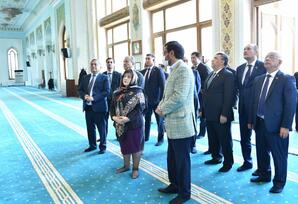 Parlament nümayəndə heyəti Prezident məktəbində və Həzrəti İmam Məscid kompleksində olub - FOTOLAR