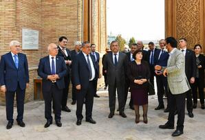 Parlament nümayəndə heyəti Prezident məktəbində və Həzrəti İmam Məscid kompleksində olub - FOTOLAR