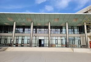 Bakıdakı seçki məntəqəsi paytaxtdakı Fransa vətəndaşları üçün açılıb