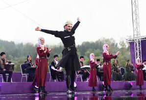 Prezident və Birinci xanım Şuşada V “Xarıbülbül” Beynəlxalq Folklor Festivalının açılışında iştirak ediblər  - FOTOLAR