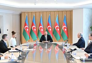 Prezidentin sədrliyi ilə altı ayının yekunlarına həsr olunan müşavirə keçirilib - FOTOLAR
