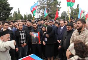 Gəncədə şəhidlər böyük izdihamla dəfn ediliblər - FOTOLAR
