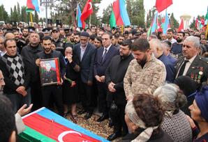 Gəncədə şəhidlər böyük izdihamla dəfn ediliblər - FOTOLAR