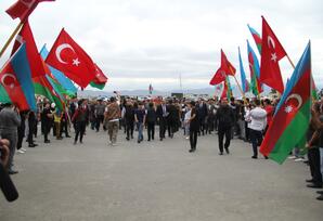 Gəncədə şəhidlər böyük izdihamla dəfn ediliblər - FOTOLAR