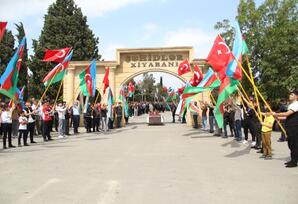 Gəncədə şəhidlər böyük izdihamla dəfn ediliblər - FOTOLAR