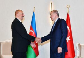 Səmərqənddə Prezident İlham Əliyevin Rəcəb Tayyib Ərdoğanla görüşü olub