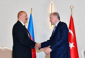 Səmərqənddə Prezident İlham Əliyevin Rəcəb Tayyib Ərdoğanla görüşü olub