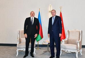 Səmərqənddə Prezident İlham Əliyevin Rəcəb Tayyib Ərdoğanla görüşü olub
