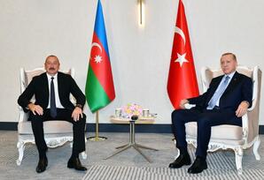 Səmərqənddə Prezident İlham Əliyevin Rəcəb Tayyib Ərdoğanla görüşü olub