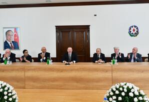 Prezident Qərbi Azərbaycan İcmasının inzibati binasında yaradılan şəraitlə tanış olub - YENİLƏNİB