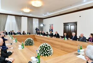 Prezident Qərbi Azərbaycan İcmasının inzibati binasında yaradılan şəraitlə tanış olub - YENİLƏNİB