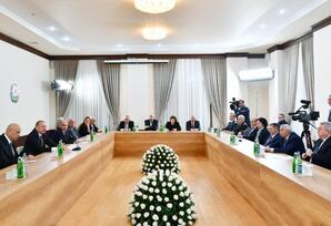 Prezident Qərbi Azərbaycan İcmasının inzibati binasında yaradılan şəraitlə tanış olub - YENİLƏNİB