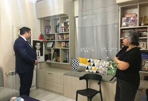 Yasamal rayonunda şəhid-çavuş Namiq Quliyevin ailəsi ziyarət olunub FOTOLAR