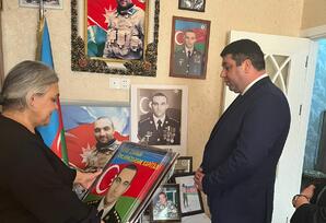 Yasamal rayonunda şəhidin ailəsi ziyarət olunub FOTOLAR