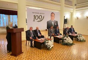 “Heydər Əliyev və azərbaycançılıq məfkurəsi“ FOTOLAR