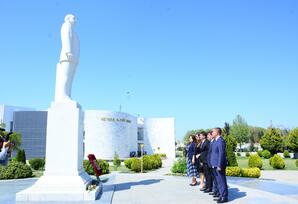 Ulu Öndərin ömür yolu Vətənə və xalqa sədaqət nümunəsidir FOTOLAR
