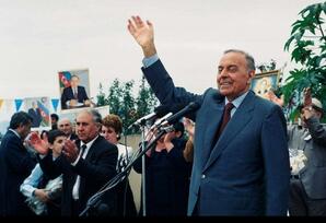 TARİX YAZAN BÖYÜK ŞƏXSİYYƏT DƏYİRMİ MASA