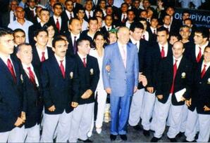 TARİX YAZAN BÖYÜK ŞƏXSİYYƏT DƏYİRMİ MASA