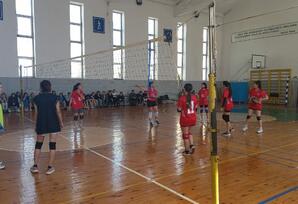Yasamalda qızlar arasında voleybol növü üzrə yarışlara start verilib FOTOLAR