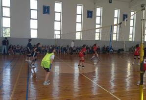 Yasamalda qızlar arasında voleybol növü üzrə yarışlara start verilib FOTOLAR
