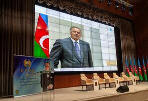 “Ulu öndər Heydər Əliyev və Azərbaycanda milli intibah dövrü” FOTOLAR