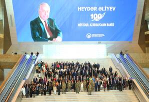 “Müstəqil Azərbaycanın Banisi” FOTOLAR