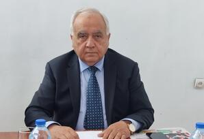 "Tarix yazan Böyük Şəxsiyyət" DƏYİRMİ MASA