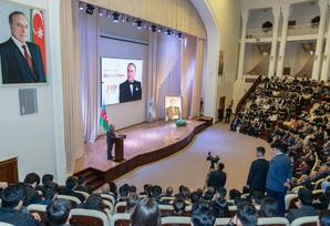 ATU-da Ulu Öndər Heydər Əliyevin 100 illik yubileyi münasibəti ilə tədbir keçirilib FOTOLAR