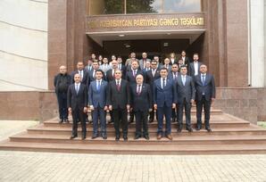 YAP Gəncə şəhər təşkilatında Ulu Öndərimiz Heydər Əliyevin büstünün açılışı olub FOTOLAR