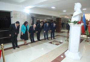 YAP Gəncə şəhər təşkilatında Ulu Öndərimiz Heydər Əliyevin büstünün açılışı olub FOTOLAR