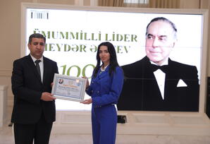 Gənc partiya fəalları Heydər Əliyev Mərkəzini ziyarət ediblər