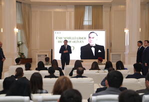 Gənc partiya fəalları Heydər Əliyev Mərkəzini ziyarət ediblər