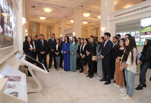 Gənc partiya fəalları Heydər Əliyev Mərkəzini ziyarət ediblər